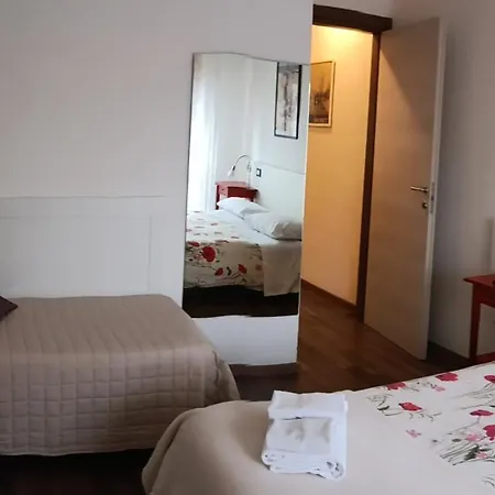 Rachele 19